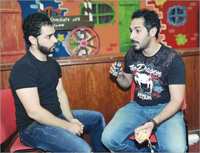 متحدثاً للزميل علاء محمود 