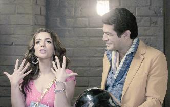 u0645u0646u0649 u0632u0643u064a u0648u0628u0627u0633u0645 u0633u0645u0631u0629 u0641u064a u0645u0634u0647u062f u0645u0646 u0645u0633u0644u0633u0644 u00abu0622u0633u064au0627u00bb r