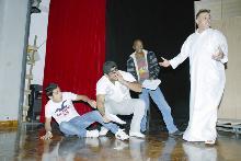 مشهد من بروفة «مصاص الدماء»