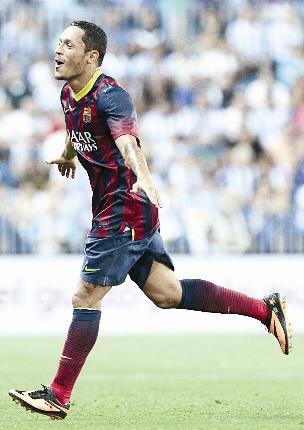 نجم برشلونة ادريانو يحتفل بهدفه في مرمى ملقه		(اي بي ا)