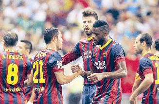 فرحة لاعبي برشلونة بالفوز 	(رويترز)