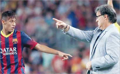 u0645u0627u0631u062au064au0646u0648 u0645u0648u062cu0647u0627u064b u0646u064au0645u0627u0631 u062eu0644u0627u0644 u0627u0644u0645u0628u0627u0631u0627u0629 u0627u0644u0648u062fu064au0629 u0628u064au0646 u0628u0631u0634u0644u0648u0646u0629 u0648u0633u0627u0646u062au0648u0633 (u0631u0648u064au062au0631u0632)