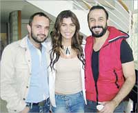 مع قصي خولي والليث حجو في كواليس مسلسل «سنعود بعد قليل»