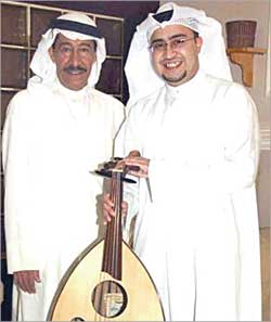 مع ابنه خالد