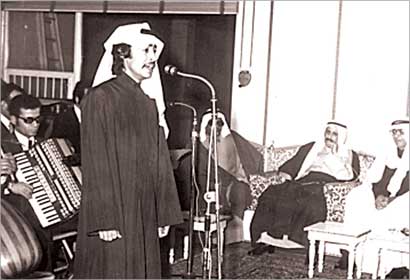 يشدو بأجمل الأغاني