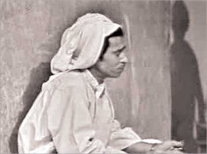 يغني تلفزيونياً خلال الستينات