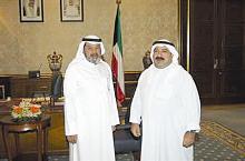 الشيخ ناصر صباح الأحمد وزير شؤون الديوان الأميري مستقبلا محيسن المطيري
