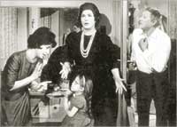 ... ومع عماد حمدي في مشهد من فيلم «أم العروسة»