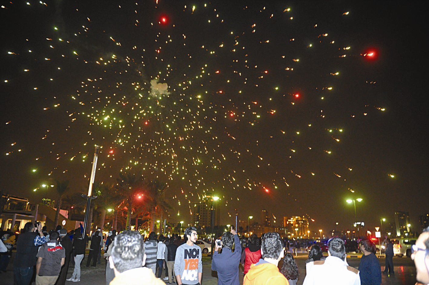 ألعاب نارية على شارع الخليج (تصوير نور هنداوي)