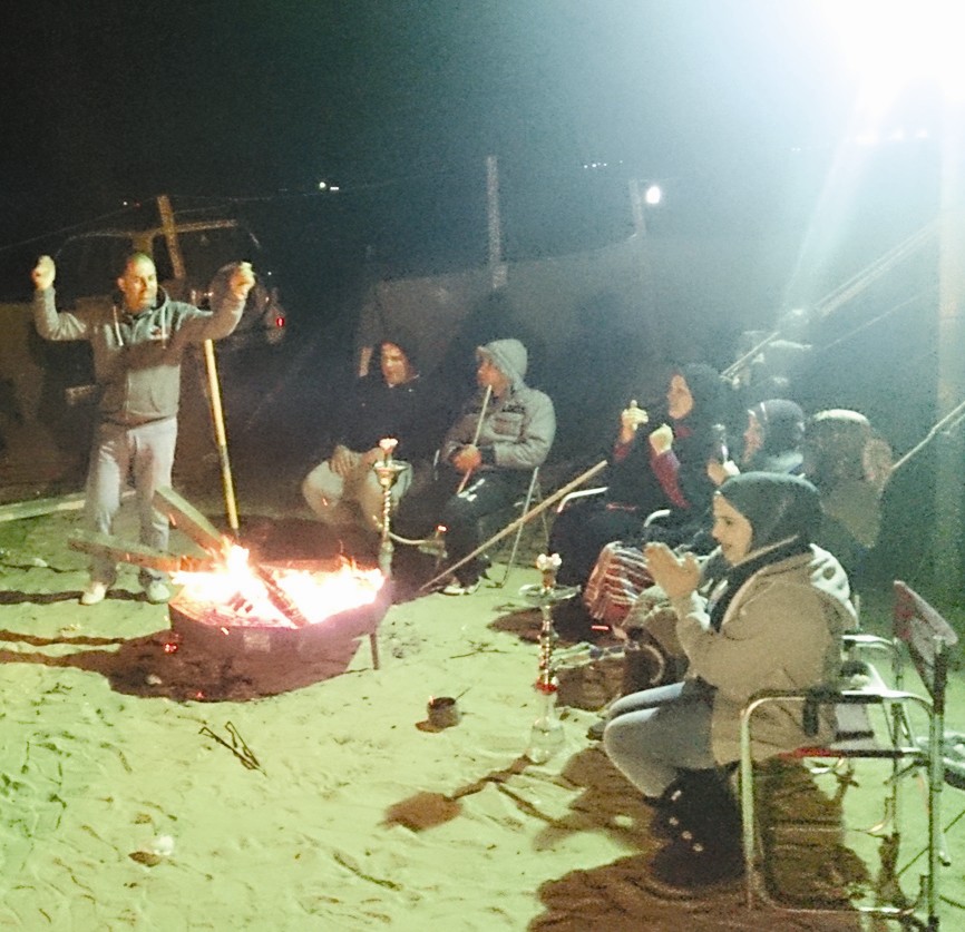 رقص وغناء في أجواء عائلية