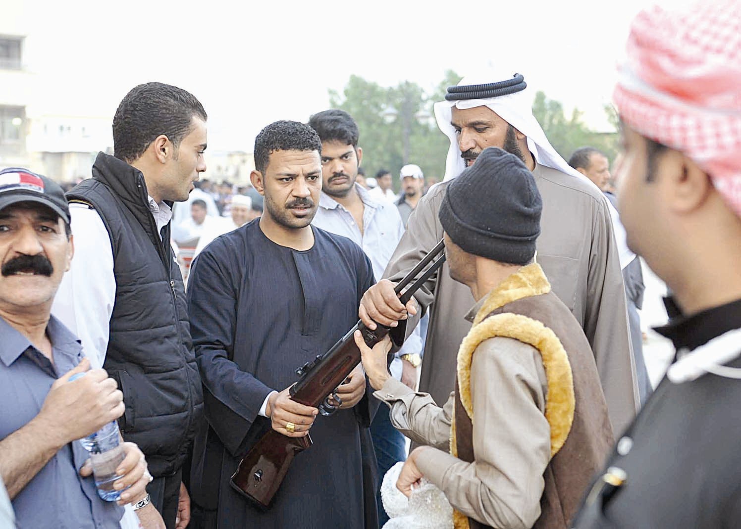 بندقية صيد قيد التداول (تصوير سعد هنداوي)