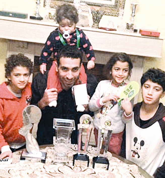 u0623u0628u0648u062au0631u064au0643u0629 u064au062du062au0641u0644 u0628u0627u0644u062cu0627u0626u0632u0629 u0627u0644u0623u0641u0631u064au0642u064au0629 u0645u0639 u0623u0648u0644u0627u062fu0647