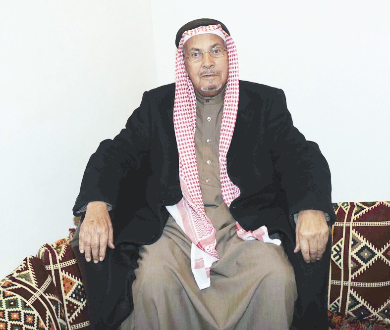 فيحان العتيبي ونظرة لعدسة «الراي» (تصوير طارق عزالدين)