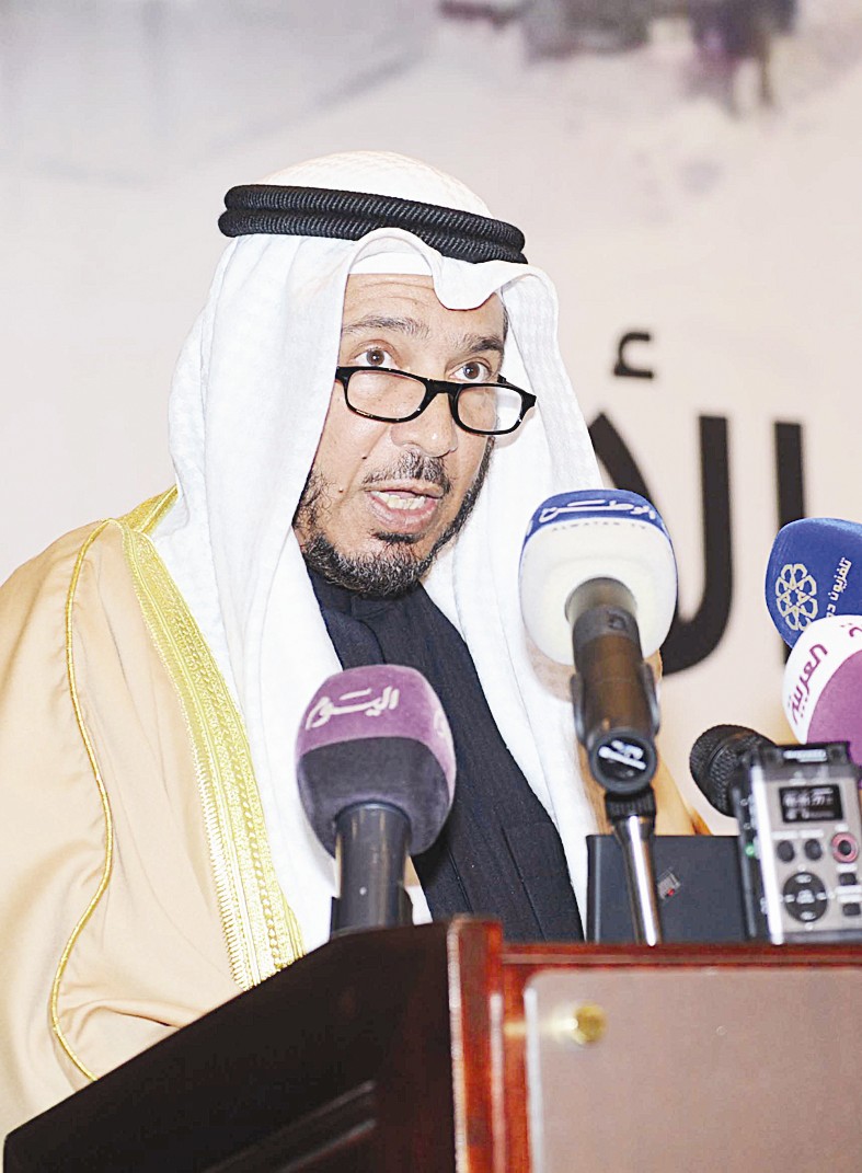 المعتوق مخاطبا مؤتمر المنظمات غير الحكومية المانحة (تصوير زكريا عطية)