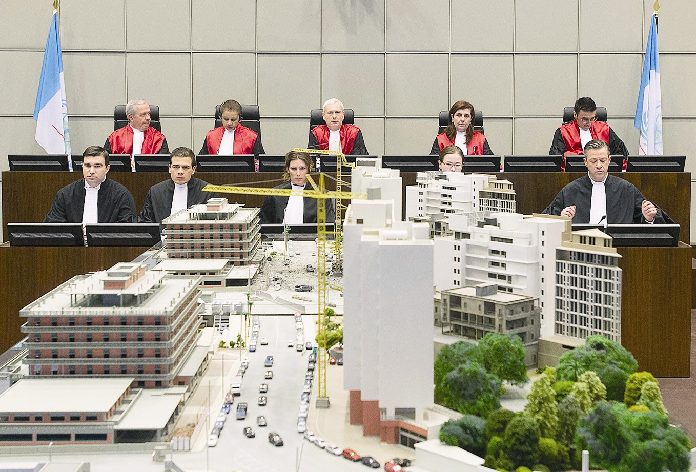 u0647u064au0626u0629 u0627u0644u0645u062du0643u0645u0629 u0648u0623u0645u0627u0645u0647u0627 u0645u062cu0633u0645 u0644u0633u0627u062du0629 u0627u0644u062cu0631u064au0645u0629 (u0627u0641 u0628)