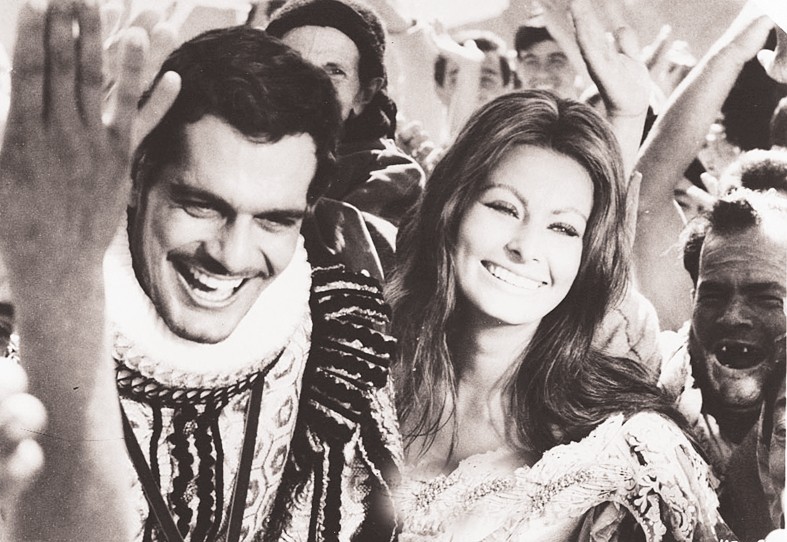 مع صوفيا لورين في فيلم «More Than A Miracle»