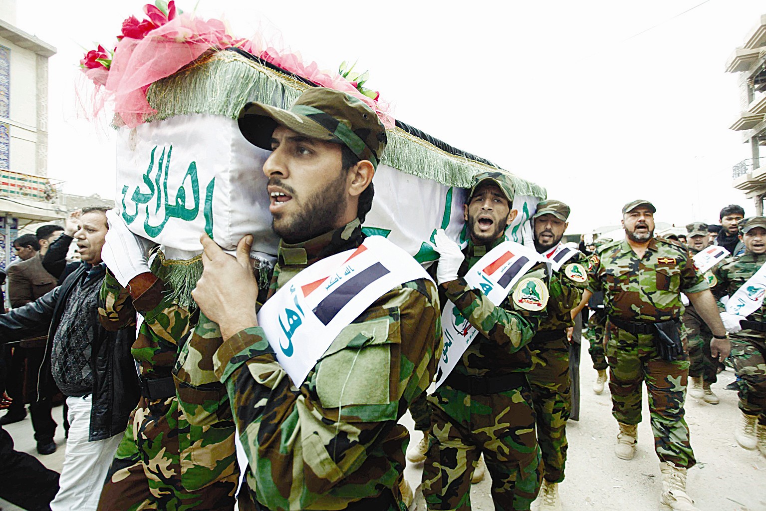 u0639u0646u0627u0635u0631 u0645u0646 u00abu0639u0635u0627u0626u0628 u0623u0647u0644 u0627u0644u062du0642u00bb u064au0634u064au0639u0648u0646 u0641u064a u0627u0644u0646u062cu0641 u0627u0645u0633 u0631u0641u064au0642u0627u064b u0644u0647u0645 u0633u0642u0637 u0641u064a u0633u0648u0631u064au0629 (u0631u0648u064au062au0631u0632)