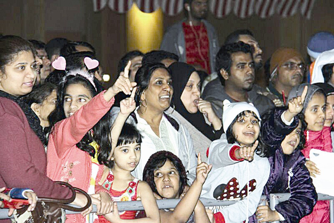 جمهور تسابق لتقديم ابتساماته