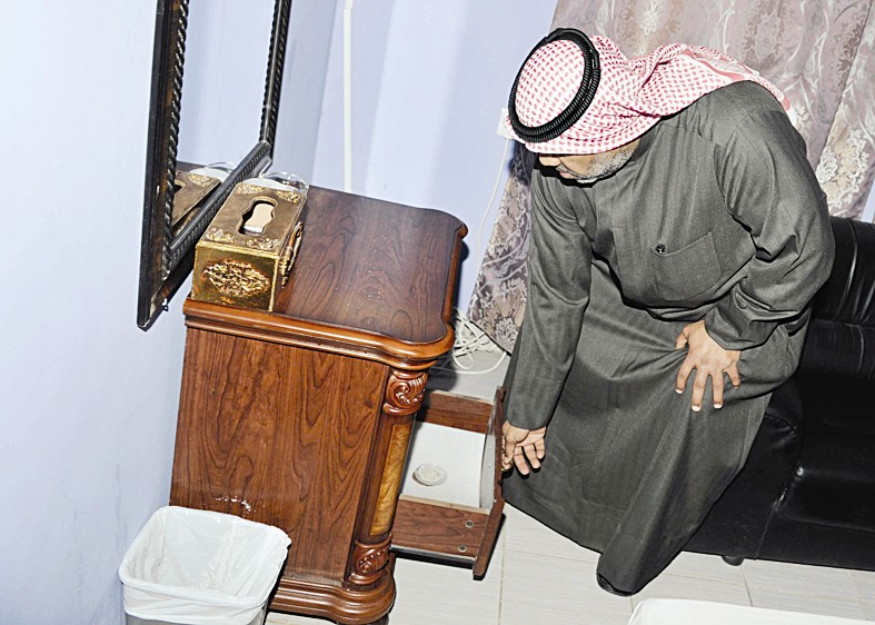 التفتيش في الأدراج