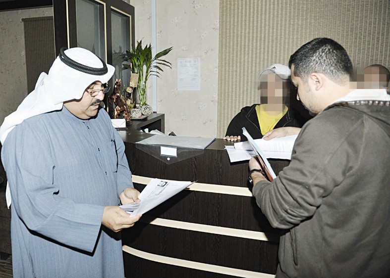 تحرير المخالفات بعد التأكد من عدم صلاحية التراخيص