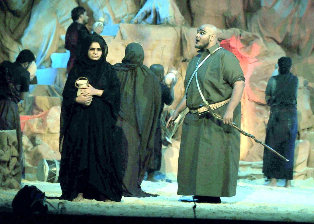 مشهد من العرض المسرحي