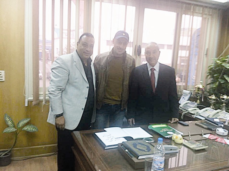 محمد صلاح أبو جريشة بعد توقيعه مع نادي اتحاد الشرطة