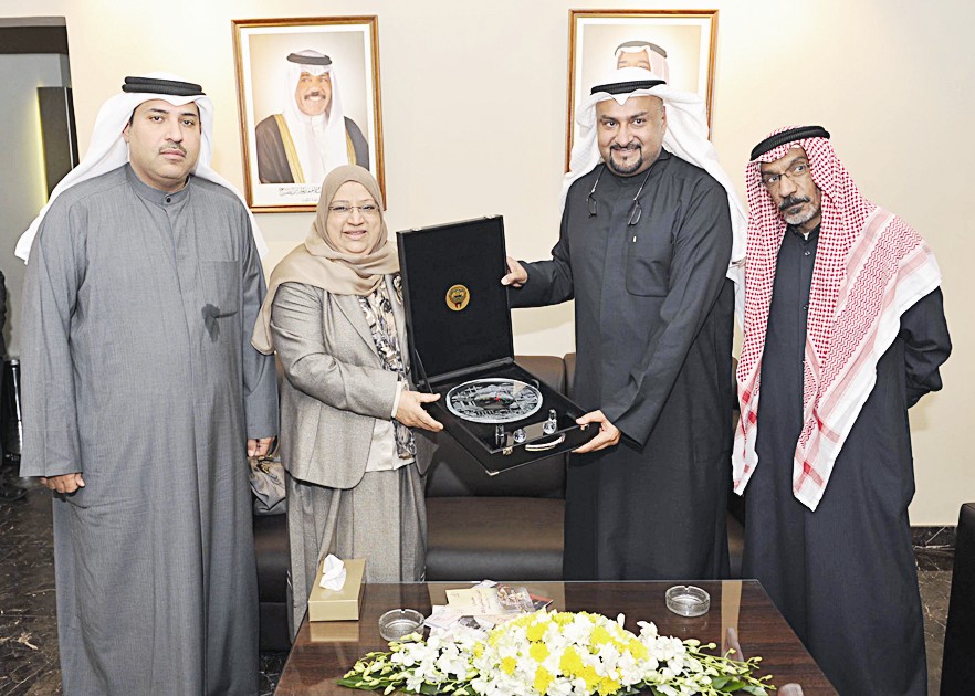 تكريم الفرقة المسرحية (تصوير سعد هنداوي)