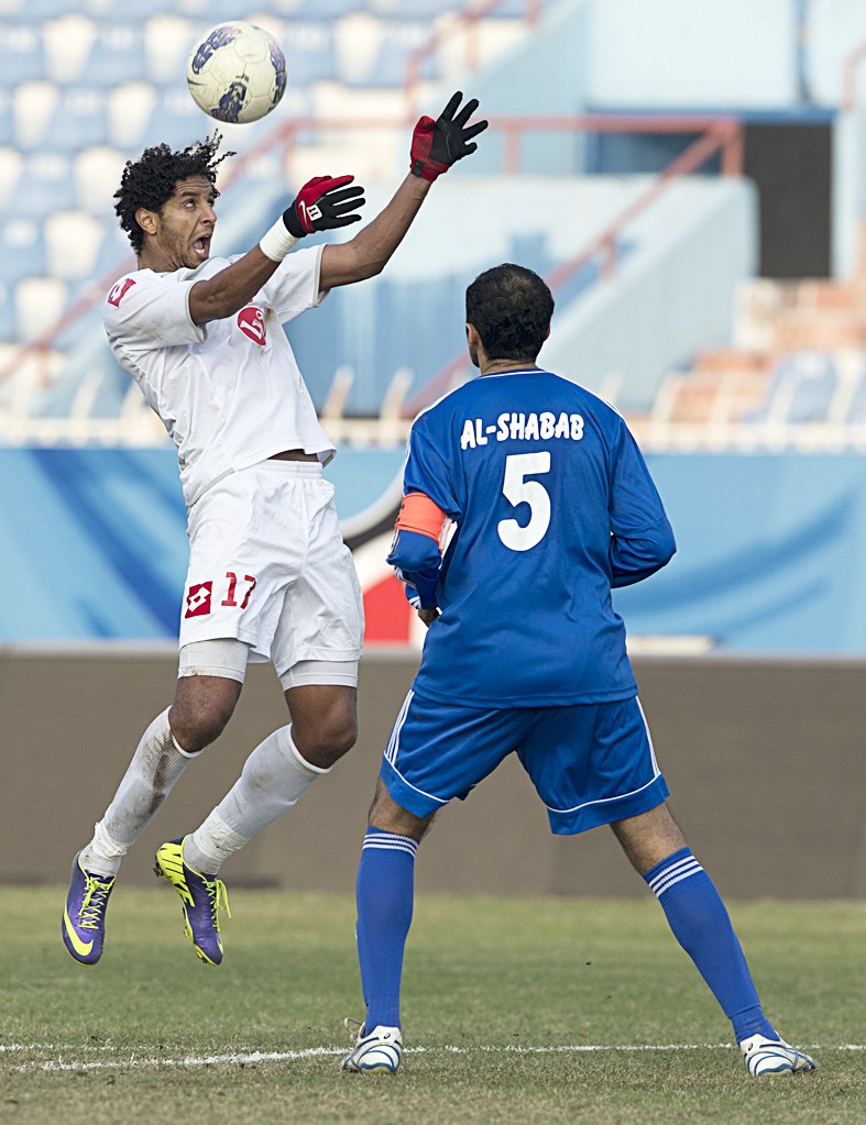 u0639u0635u0627u0645 u062cu0645u0639u0629 u0627u0644u0630u064a u0633u062cu0644 u0647u062fu0641u0627u064b u0648u0635u0646u0639 u0622u062eu0631 u064au0631u062au0642u064a u0644u062au0633u062fu064au062f u0643u0631u0629 u0628u0631u0623u0633u0647 (u0627u0644u0623u0632u0631u0642 u062fu0648u062a u0643u0648u0645)