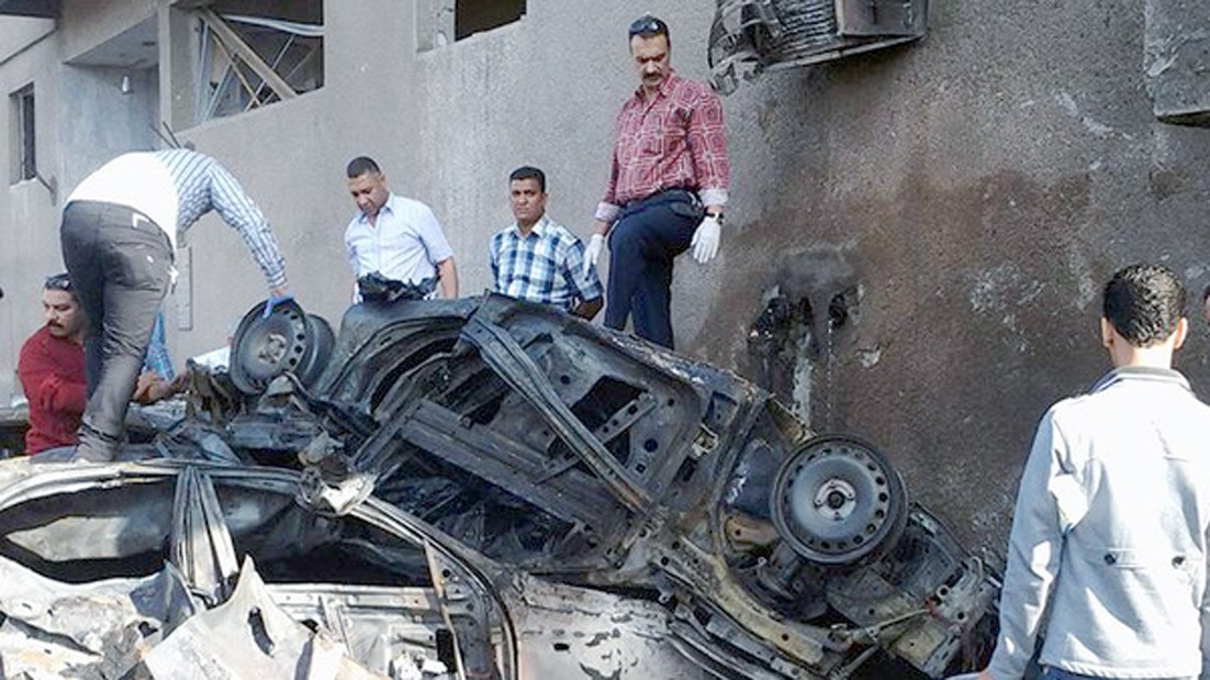 آثار انفجار السيارة المفخخة في السويس