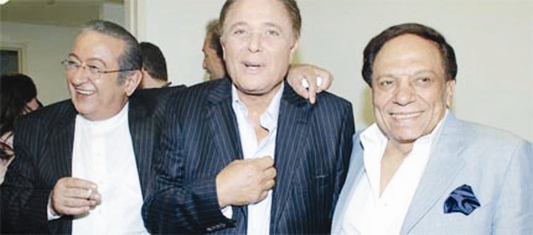 يتوسط رفيقي درب النجومية عادل إمام ونور الشريف