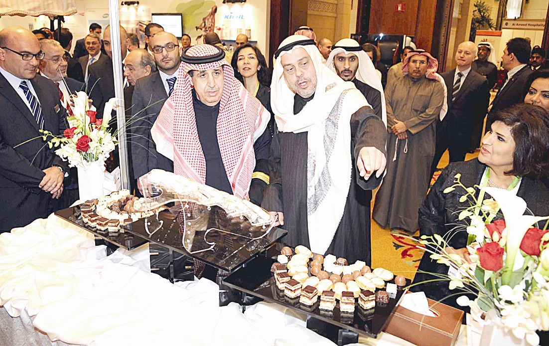 u0627u0644u062eu0627u0644u062fu064a u064au0633u062au0645u0639 u0625u0644u0649 u0634u0631u062d u0645u0646 u0623u062du062f u0627u0644u0645u0634u0627u0631u0643u064au0646 (u062au0635u0648u064au0631 u0643u0631u0645 u062fu064au0627u0628)