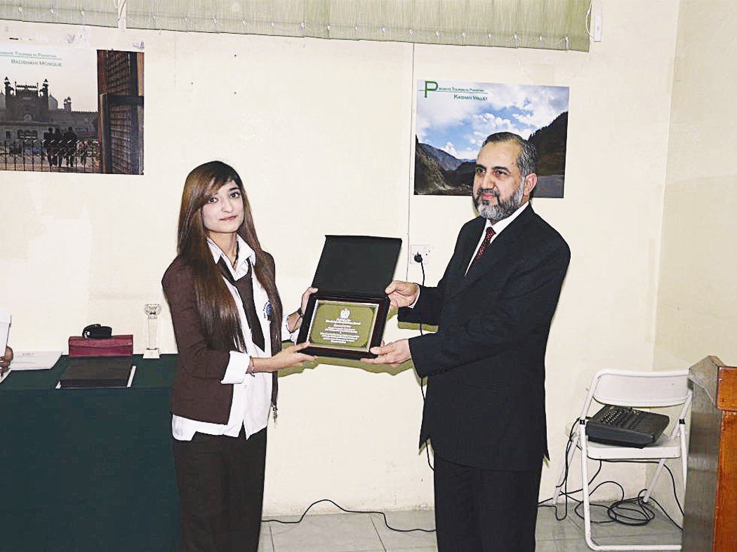 u0627u0644u0633u0641u064au0631 u0627u0644u0628u0627u0643u0633u062au0627u0646u064a u064au0643u0631u0651u0645 u0623u062du062f u0627u0644u0637u0644u0627u0628