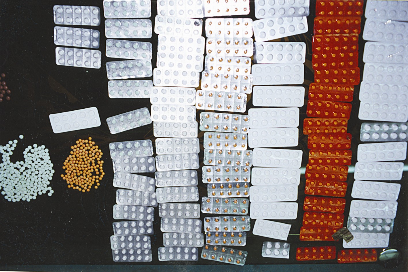 حبوب مخدرة من كل صنف صادرتها الأجهزة المعنية من المهربين