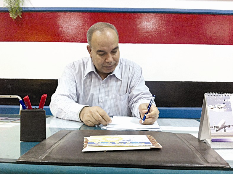 مدير المدرسة أحمد إسماعيل