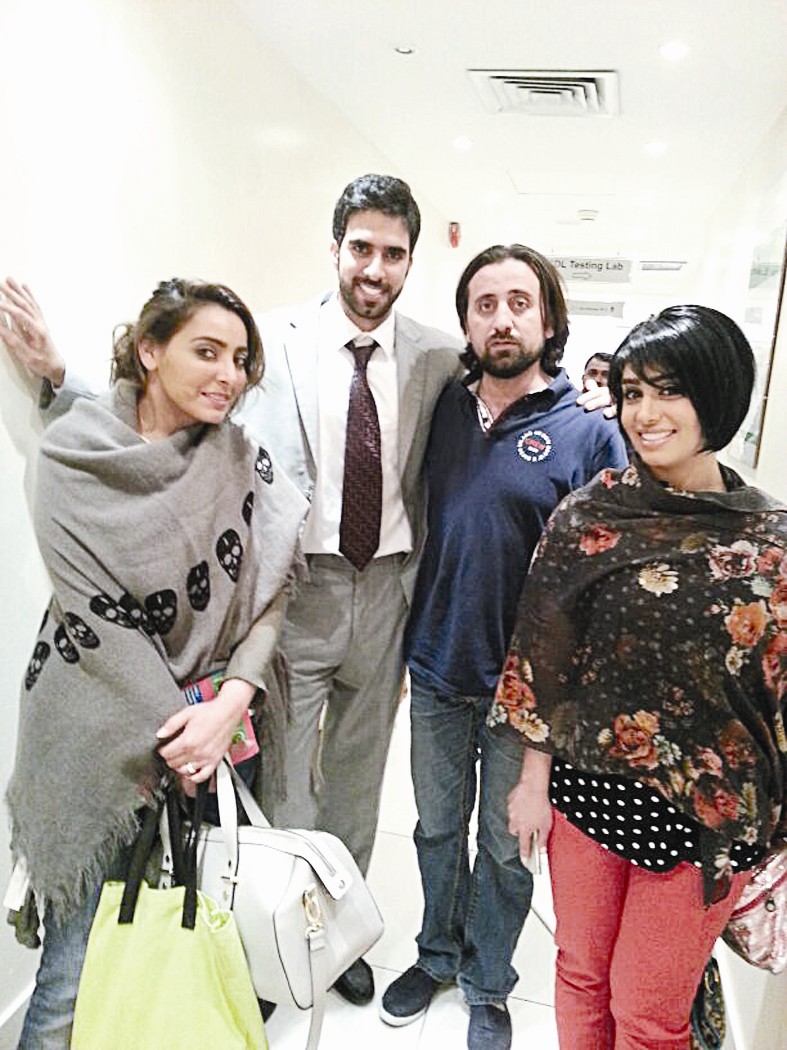 مع المخرج منير الزعبي في «صديقات العمر» مع هنادي الكندري وفاطمة الصفي