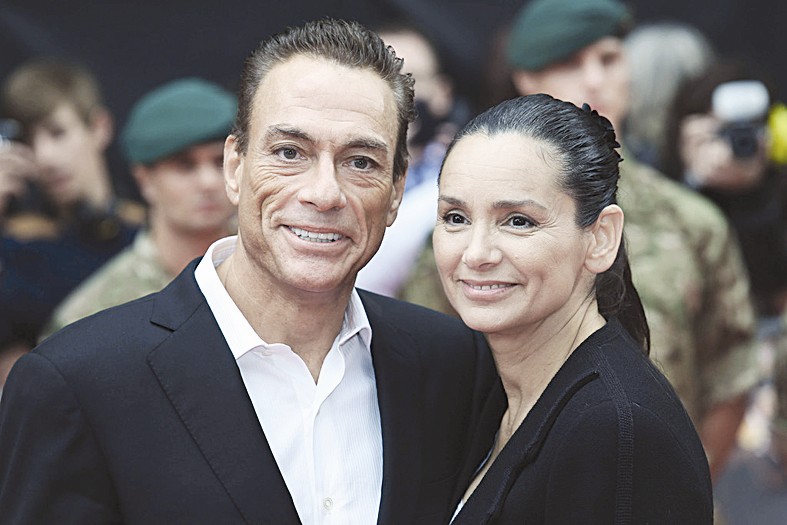 برفقة زوجته غلاديس بورتوغيس