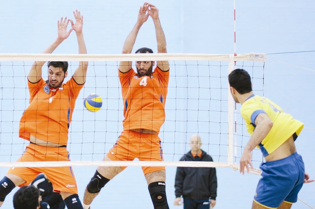 u0645u062du0645u062f u0625u0633u062du0627u0642 u0625u0644u0649 u0627u0644u064au0633u0627u0631 u0634u0627u0631u0643 u0645u0639 u0643u0627u0638u0645u0629 u0628u0639u062f u063au064au0627u0628 8 u0645u0628u0627u0631u064au0627u062a (u062au0635u0648u064au0631 u062cu0627u0633u0645 u0628u0627u0631u0648u0646 )