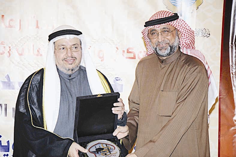 تكريم أحد أعضاء البعثة (تصوير جلال معوض)