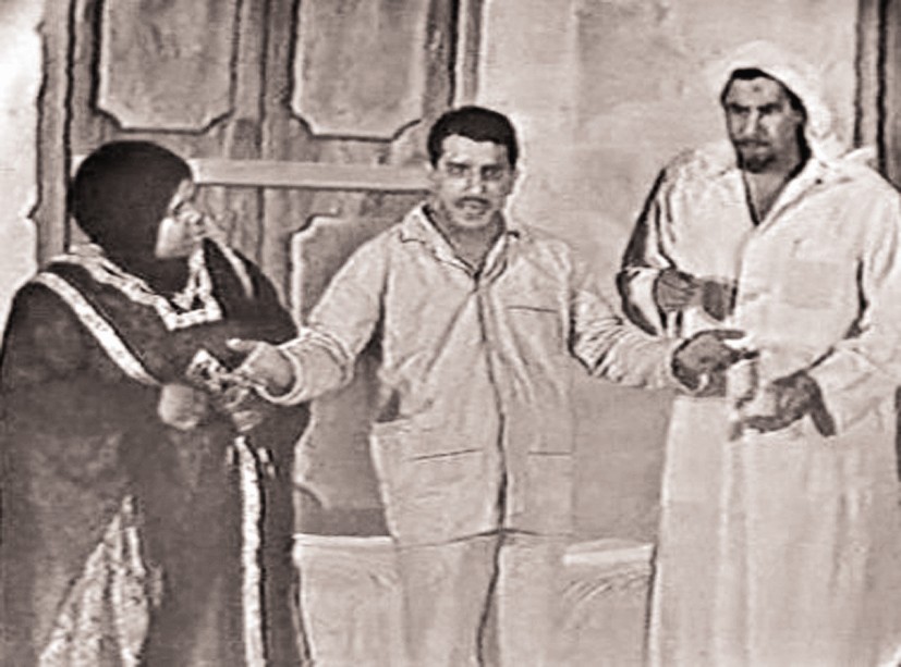 على الخشبة في مسرحية «اصبر وتشوف»