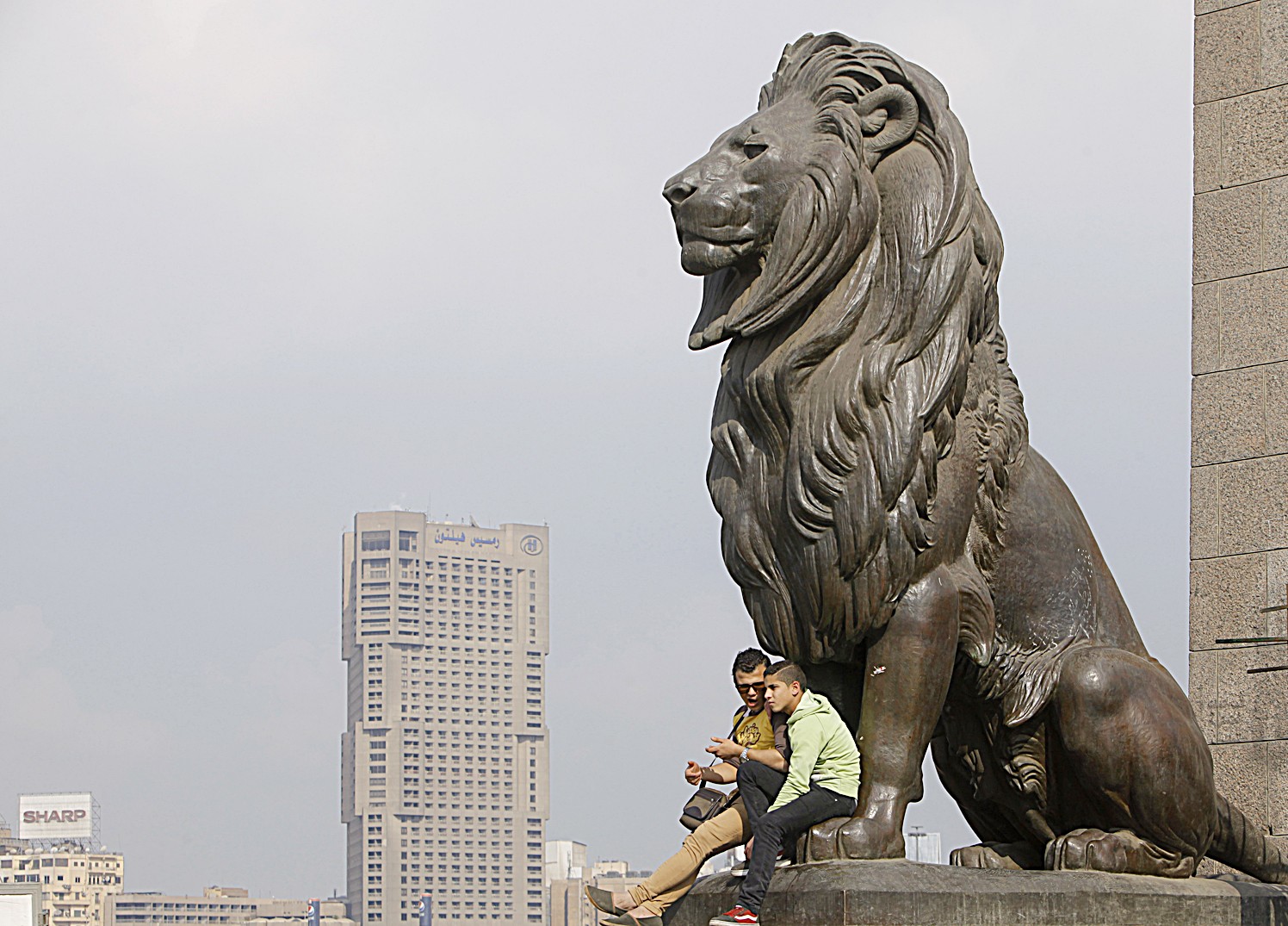 u0634u0627u0628u0627u0646 u062au062du062a u062au0645u062bu0627u0644 u0643u0648u0628u0631u064a u0642u0635u0631 u0627u0644u0646u064au0644 u0627u0644u0645u0624u062fu064a u0625u0644u0649 u0645u064au062fu0627u0646 u0627u0644u062au062du0631u064au0631 (u0623 u0628)