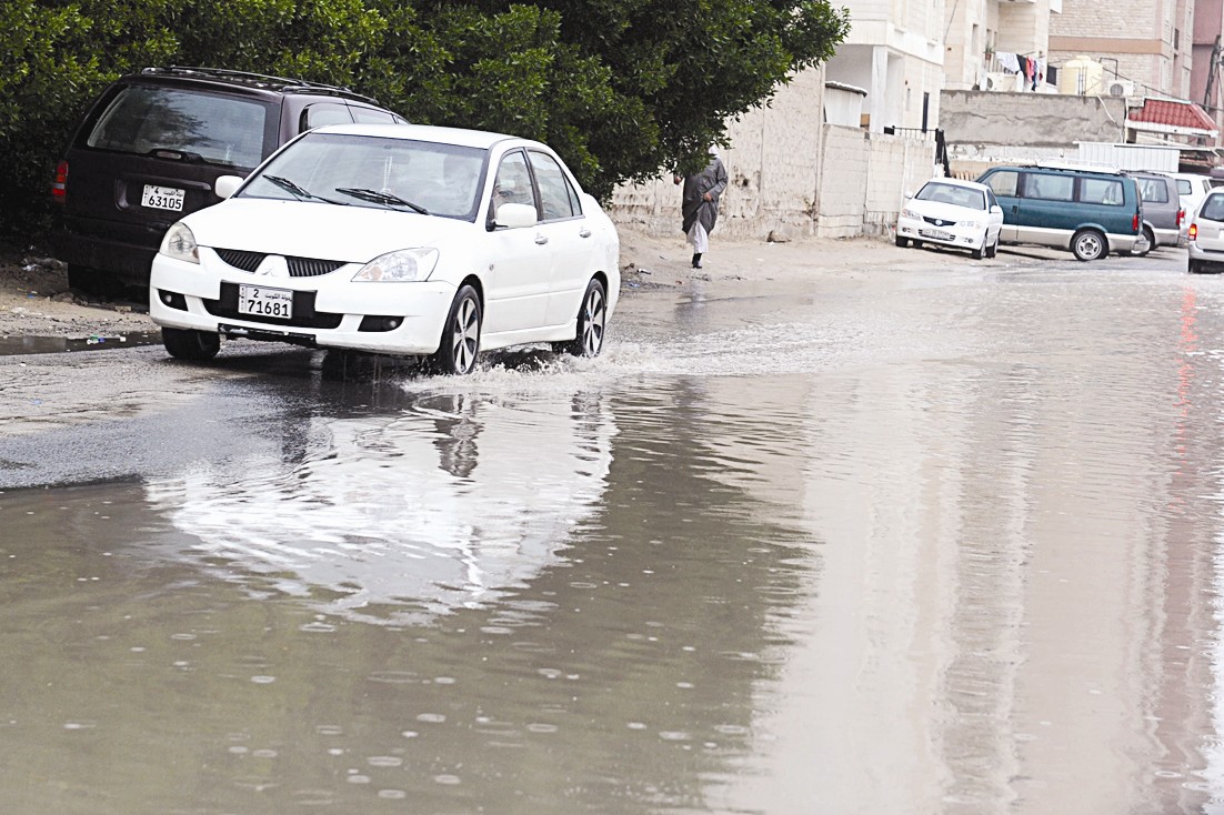 تجمعات خفيفة للمياه في الطرق