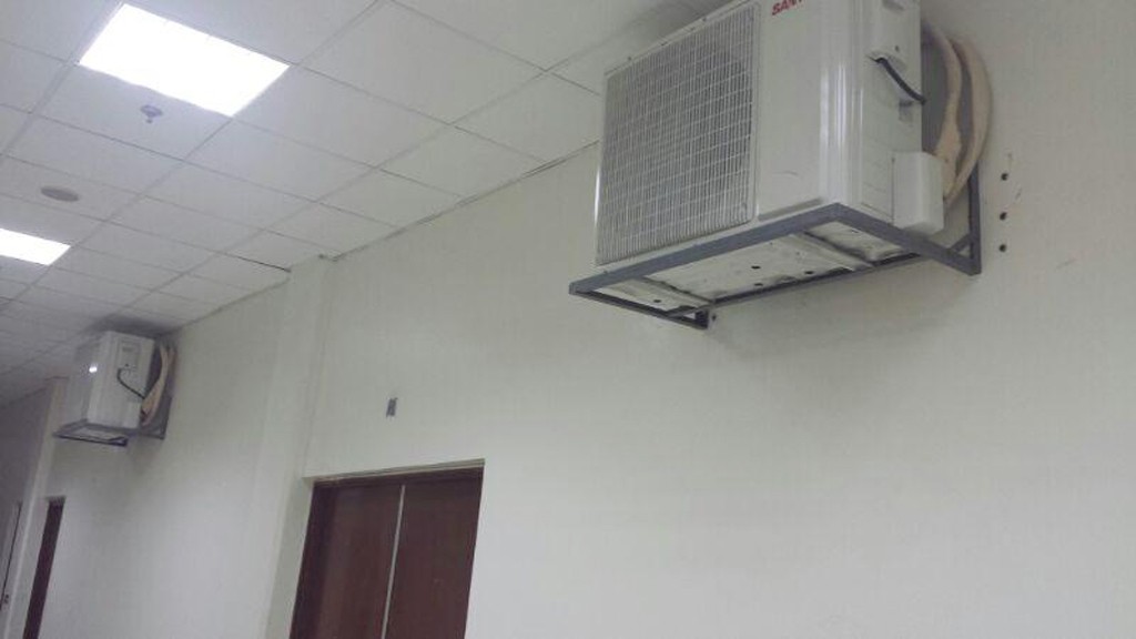 ماكينة التكييف داخل الصالة