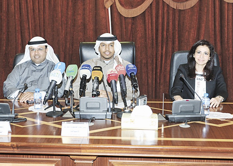 u0627u0644u0633u0645u062du0627u0646 u0645u062au062du062fu062bu0627u064b u0641u064a u0627u0644u0645u0624u062au0645u0631 u0627u0644u0635u062du0627u0641u064a (u062au0635u0648u064au0631 u0633u0639u062f u0647u0646u062fu0627u0648u064a)