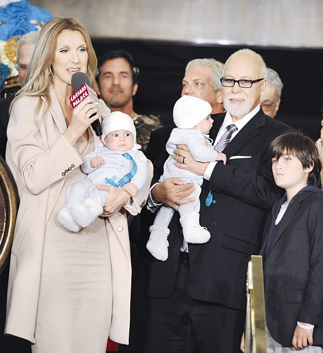 برفقة زوجها وأولادها