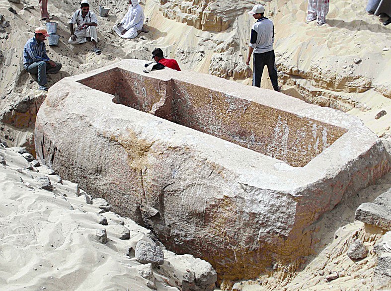 u062au0627u0628u0648u062a u062du062cu0631u064a u0636u0645u0646 u0645u0642u0628u0631u0629 u0623u0648u0644 u0645u0644u0648u0643 u0627u0644u0623u0633u0631u0629 u0627u0644u0641u0631u0639u0648u0646u064au0629 u0627u0644u0640 u00ab13u00bb