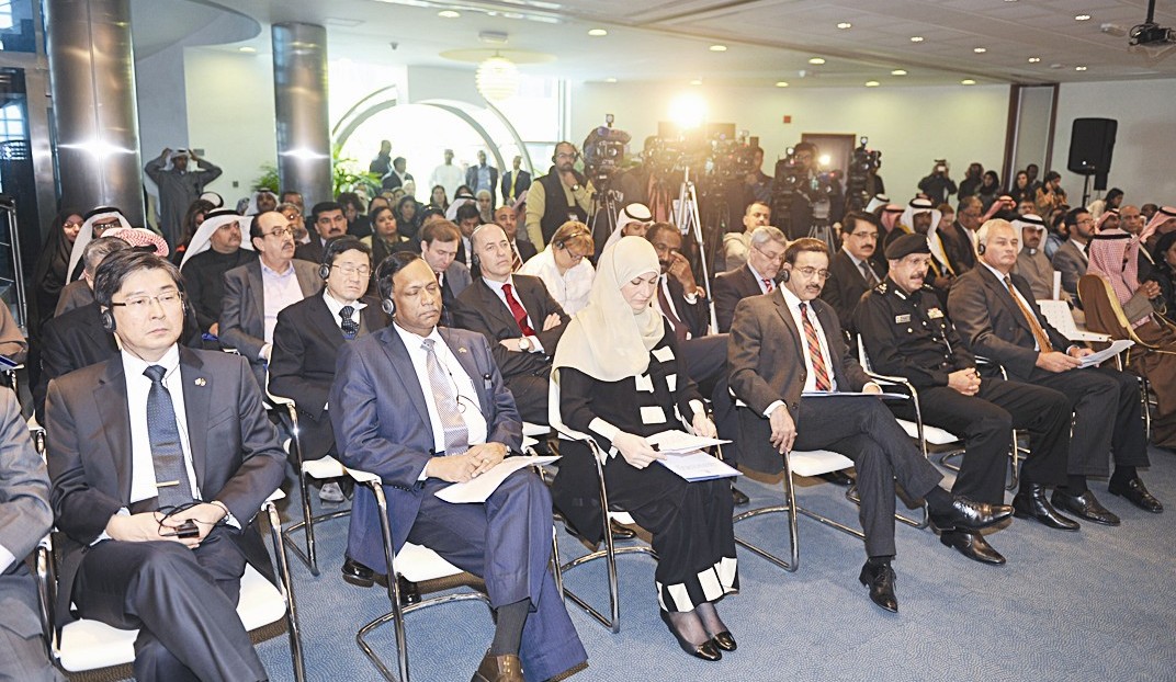 u062cu0627u0646u0628 u0645u0646 u0627u0644u062du0636u0648u0631