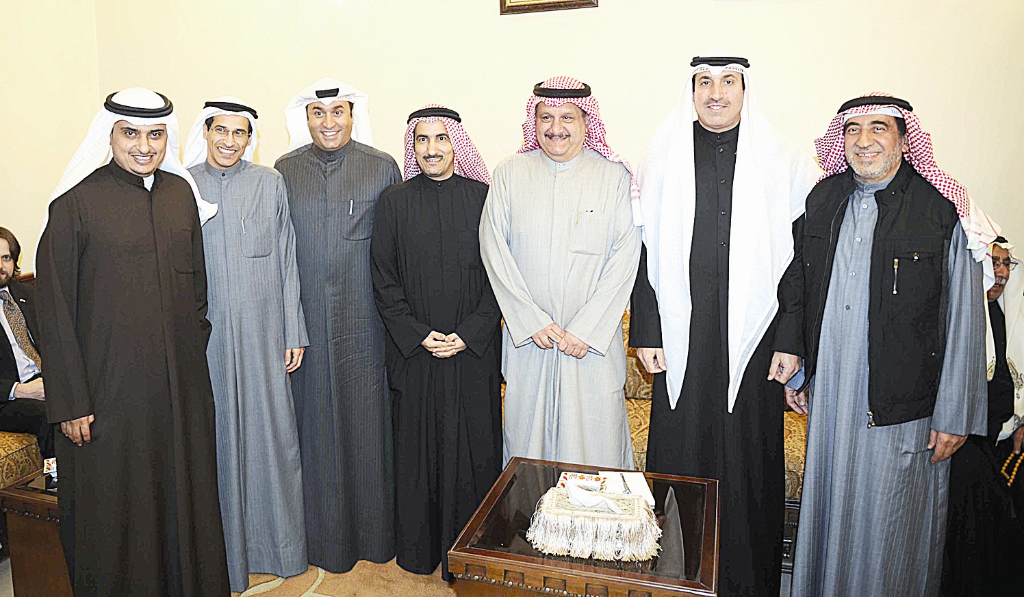 الكندري متوسطاً قياديي البلدية