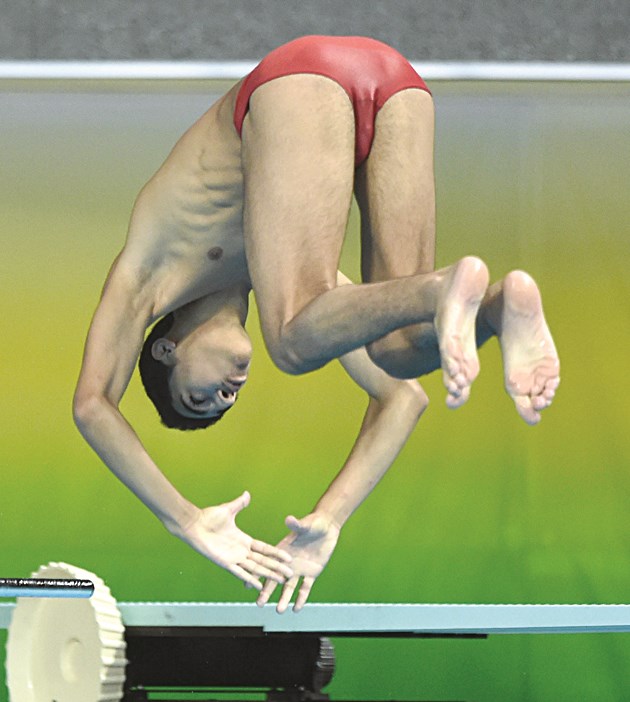 حسن قلي أثناء الغطس