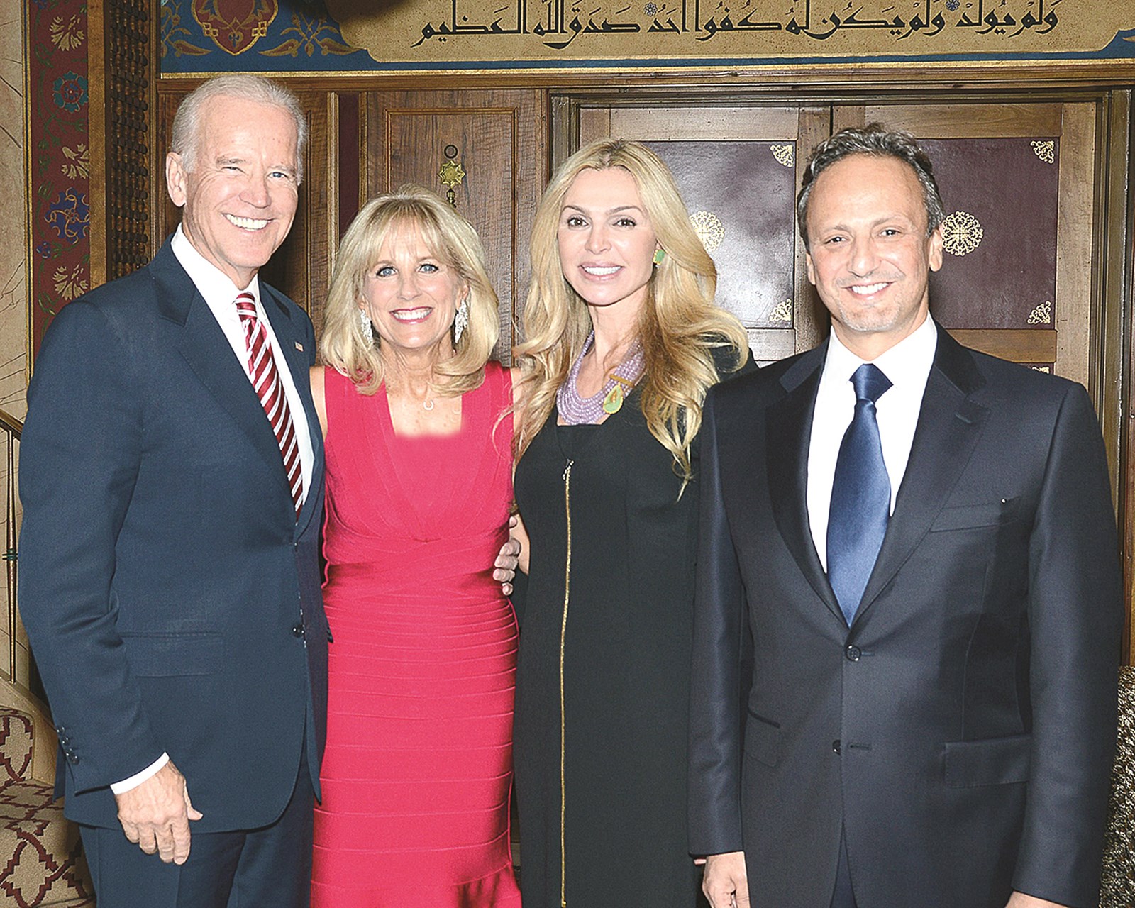 u0633u0641u064au0631 u0627u0644u0643u0648u064au062a u0648u062du0631u0645u0647 u0645u0639 u0646u0627u0626u0628 u0627u0644u0631u0626u064au0633 u0627u0644u0623u0645u064au0631u0643u064a u0648u062du0631u0645u0647