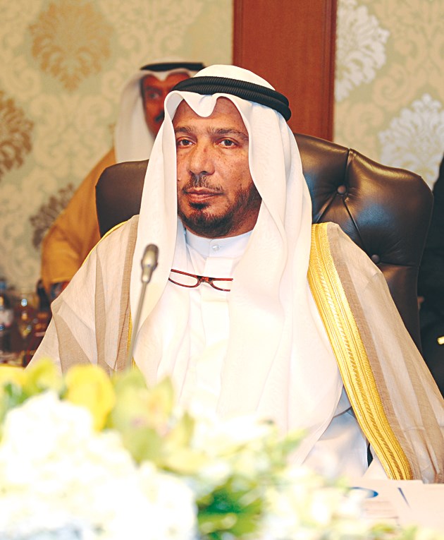 المعتوق ملقياً كلمته